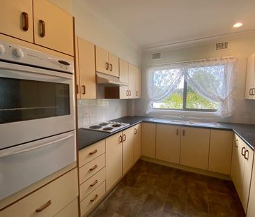 Two Bedroom Townhouse In Convenient Location! - Photo 5