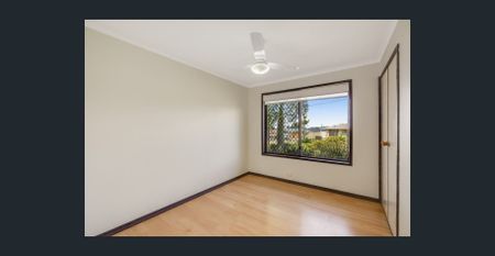 Easy Living in a Great Spot – Comfortable Home with Extra Space - Photo 4