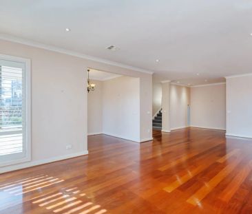 Large Family Home Elevated On Elliott Street - Photo 3