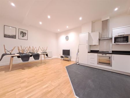 High Street, Epsom KT19, London - Photo 3