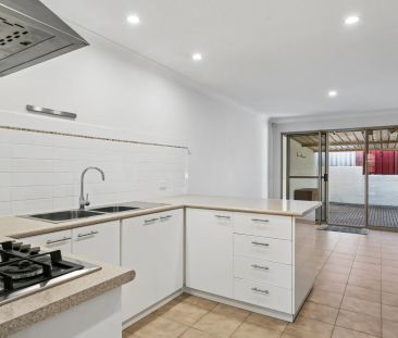 A Private Villa Retreat with Space to Live and Entertain - Photo 1