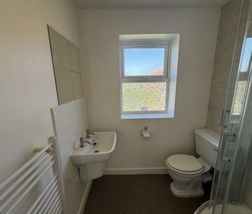 Wycliffe Avenue, Tang Hall - P2045 - Photo 3