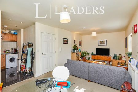 2 bedroom flat to rent - Photo 2