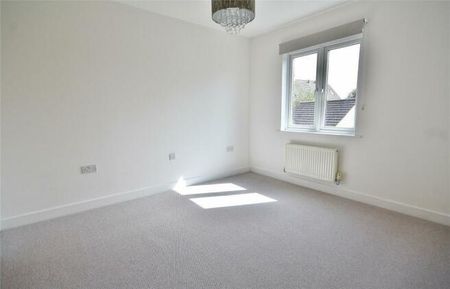 Lydger Close, Woking, Surrey, GU22 - Photo 5