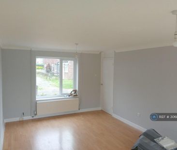 3 bedroom terraced house to rent - Photo 2