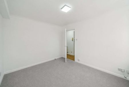 One bed apartment conveniently located by St. Margaret's station - Photo 4