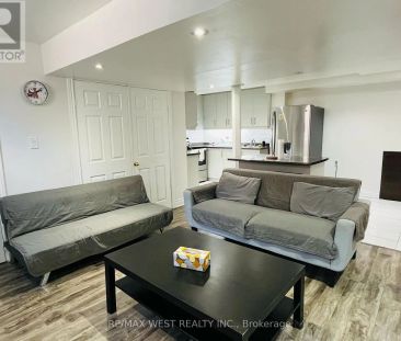 76 LEXINGTON ROAD N - Photo 3