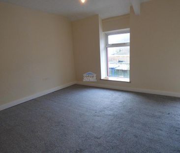 3 bedroom end of terrace house to rent - Photo 4