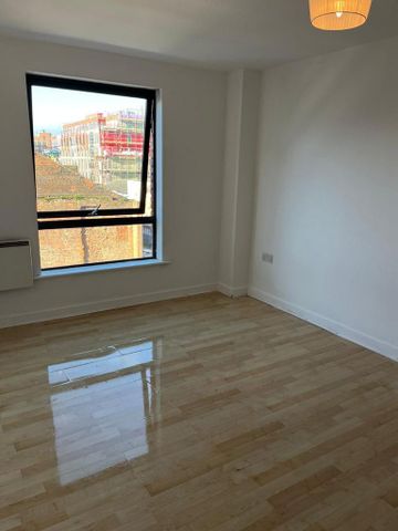 2 bedroom flat to rent - Photo 2