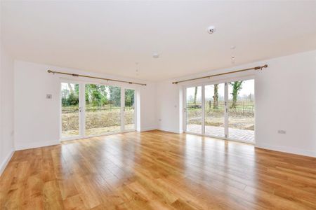 4 bedroom detached house to rent - Photo 3