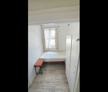 Room in a Shared House, Oaklands Park Avenue, IG1 - Photo 3