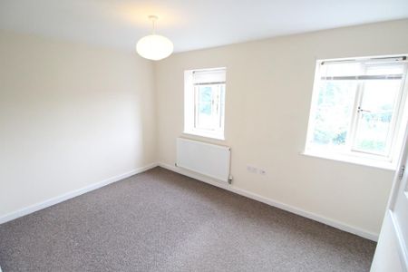 3 bedroom semi-detached house to rent - Photo 2
