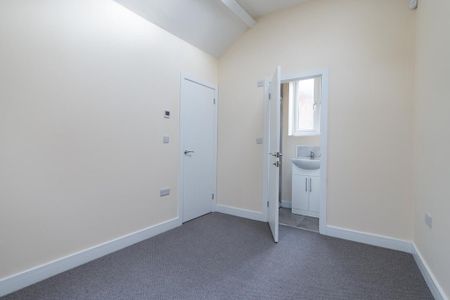 4 bedroom detached house to rent - Photo 4