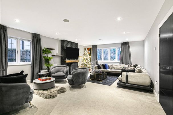 Oak End Way, Woodham, Addlestone, Surrey, KT15 3DT - Photo 1