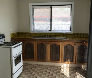 Neat 2 Bedroom Unit - Photo 1