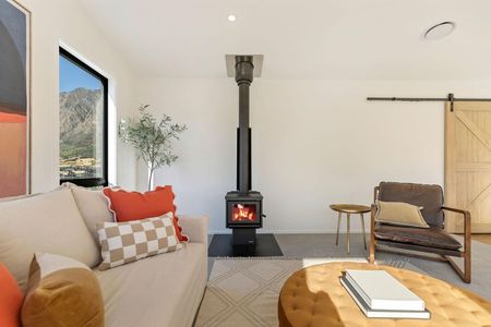 Stunning brand new home - Photo 3