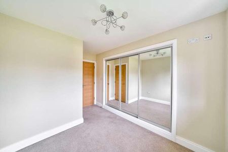 St Georges Drive, Ickenham, UB10 - Photo 4