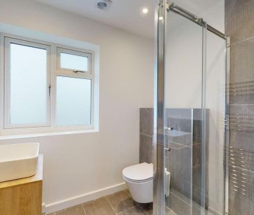 4 bedroom semi-detached house to rent - Photo 6