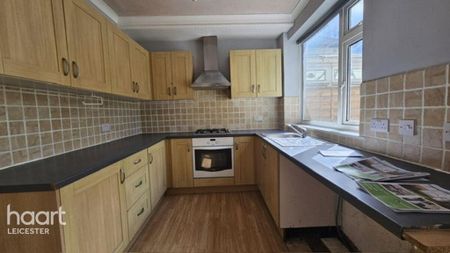 2 bedroom semi-detached house to rent - Photo 3