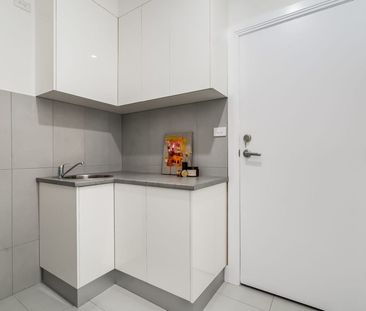 Fully Furnished Executive Rental - Photo 3