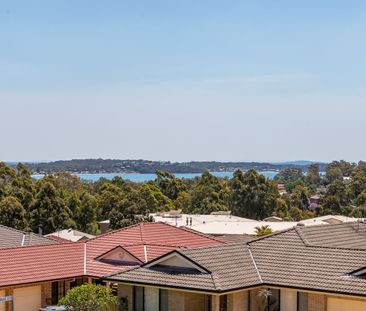 Modern four bedroom townhouse in sought after Corlette - Photo 4