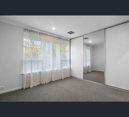 13 Parham Crescent, Port Noarlunga, SA 5167 - Photo 5