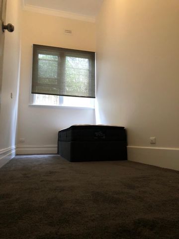 Essendon - Photo 2