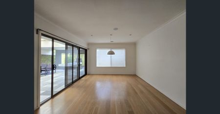 Modern Family Home with 4 Bedrooms in Epping - Photo 2