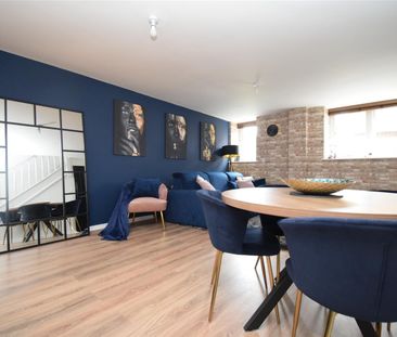 Flanshaw Lane, Wakefield - Photo 1