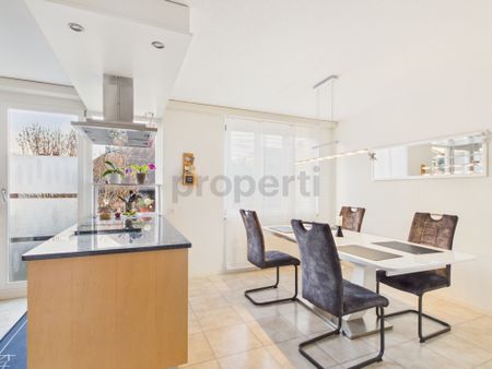 Generous terraced single-family house with garden sunny location - Photo 2