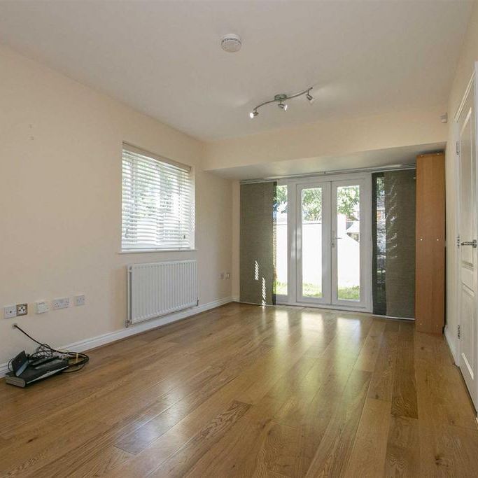 4 bedroom semi-detached house to rent - Photo 1