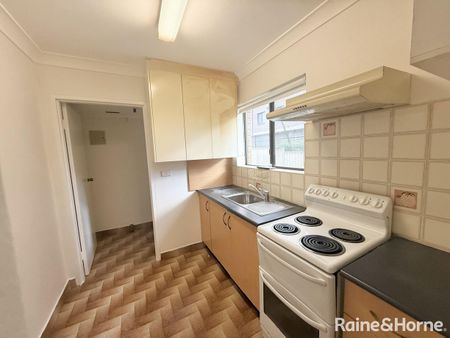 Ground Floor Apartment - Photo 2