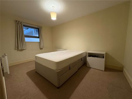 Experience modern city living in the heart of Clifton with this stylish, sun-filled two-bedroom apartment. - Photo 4