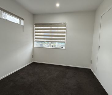 Modern 4-Bedroom, 3-Bathroom Townhouse in Mangere - Photo 6