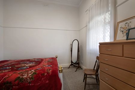 Eaglehawk Cottage filled with character - Photo 4