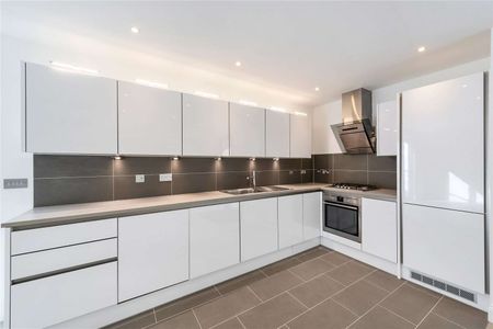 Situated on a leafy quiet road in Castlebar Park boasting an open plan reception, modern kitchen , one en suite, as well as allocated parking and private outside space. - Photo 3