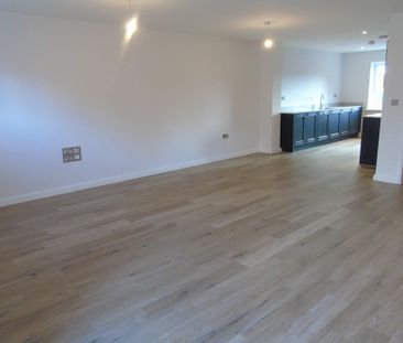 3 bedroom detached house to rent - Photo 2