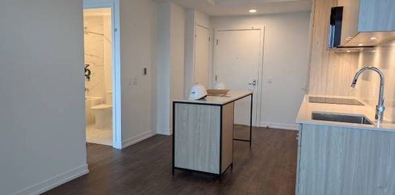 Brand new condo 1+1 with parking Rent in Port Credit Waterfront - Photo 2