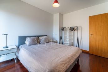 Apartamento T1 com terraço e lugar de garagem situado no Campo Alegre