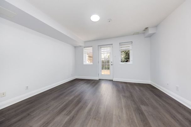 For Lease - 100 Coburg Crescent, Richmond Hill, Ontario - Photo 1