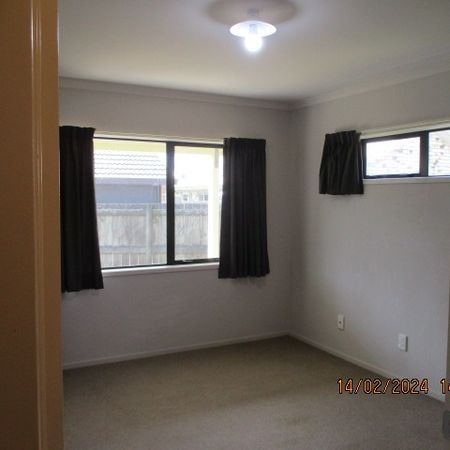 Quiet Location in Neighbourhood - Owhata - Photo 4