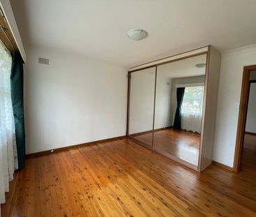 THREE BEDROOM HOUSE IN FAIRFIELD WITH GREAT LOCATION! - Photo 2