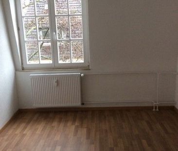 Kleine 3-Zimmer-Altbauwohnung mit modernisiertem Bad und Laminat!!! - Photo 3