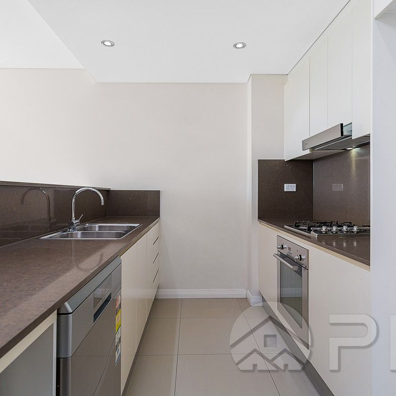 Amazing Top Level Three bedroom + Study Apartment, Split Level , Modern Specs - Photo 1