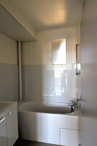 Location Appartement 3 pièces 60m² TOURNON SUR RHONE 07300 - Photo 4