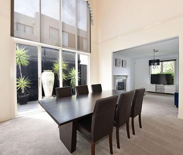 Luxurious Family Living, Perfect for Entertaining! - Photo 3