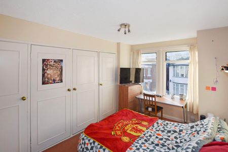 4 bedroom House To Let - Photo 4