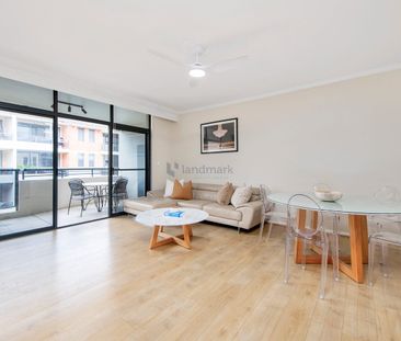 Contemporary Light-filled One bedroom Plus Large Study - Photo 1