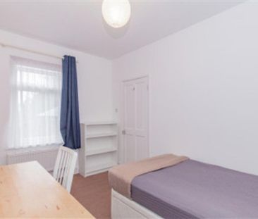 4 bedroom terraced house to rent - Photo 5