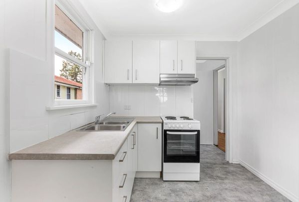 SPACIOUS THREE BEDROOM HOME!! - Photo 1